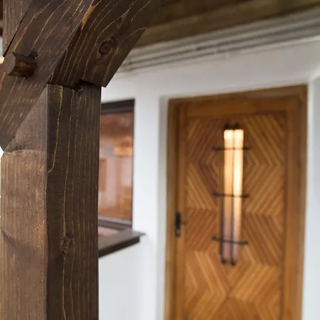 Walnut Apartment *